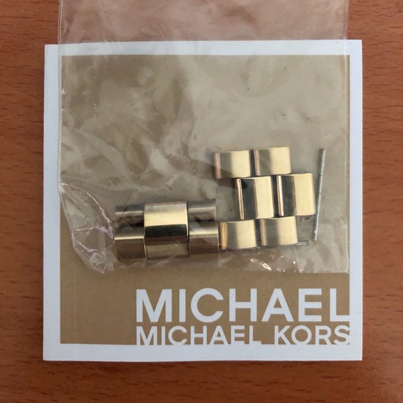 Michael Kors MK-5683B Special Edition Gold Watch - Picture 7 of 7